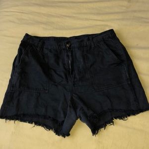 aerie women’s black shorts size L!